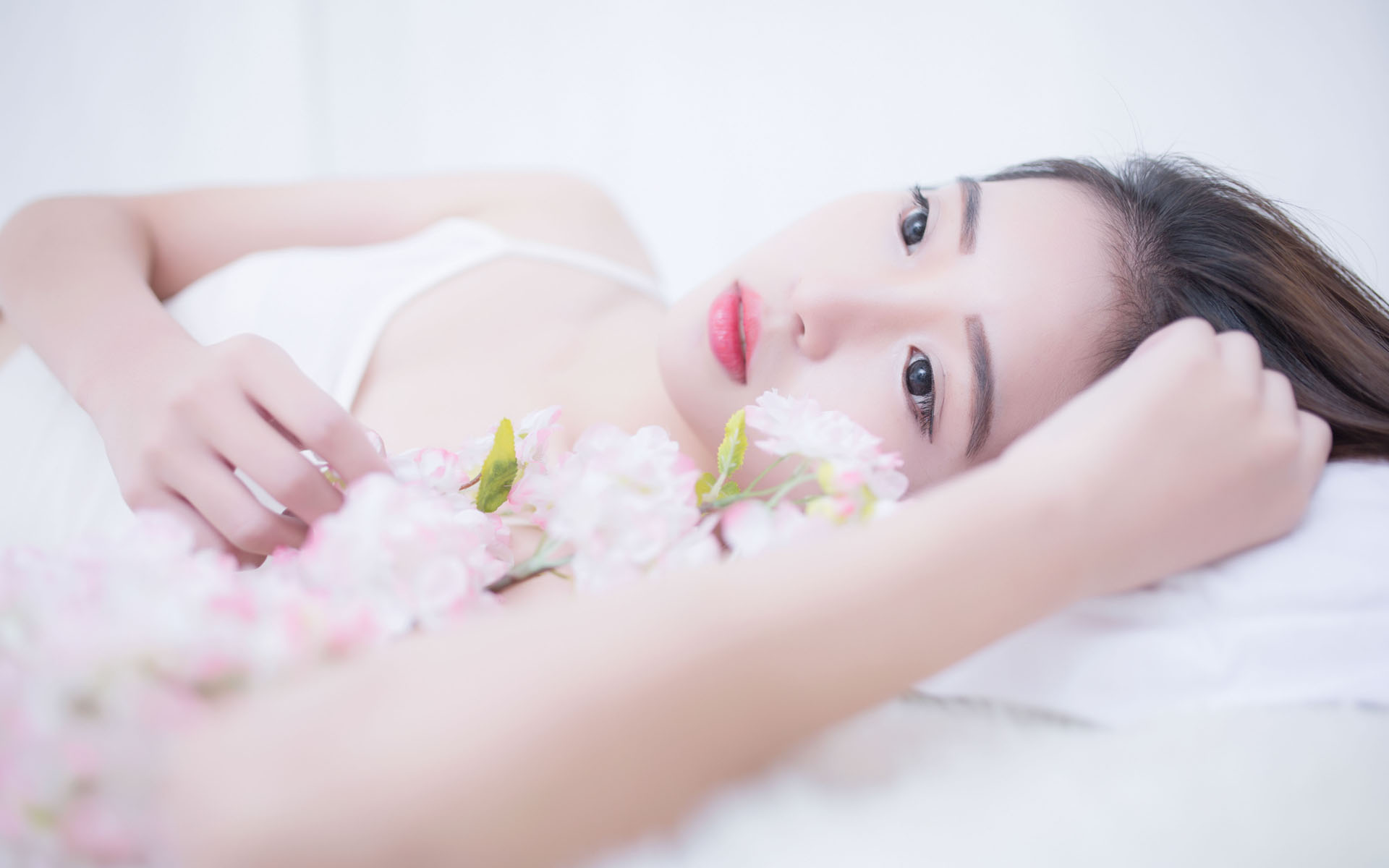 国家移民管理局：今年上半年3.33亿人次出入境